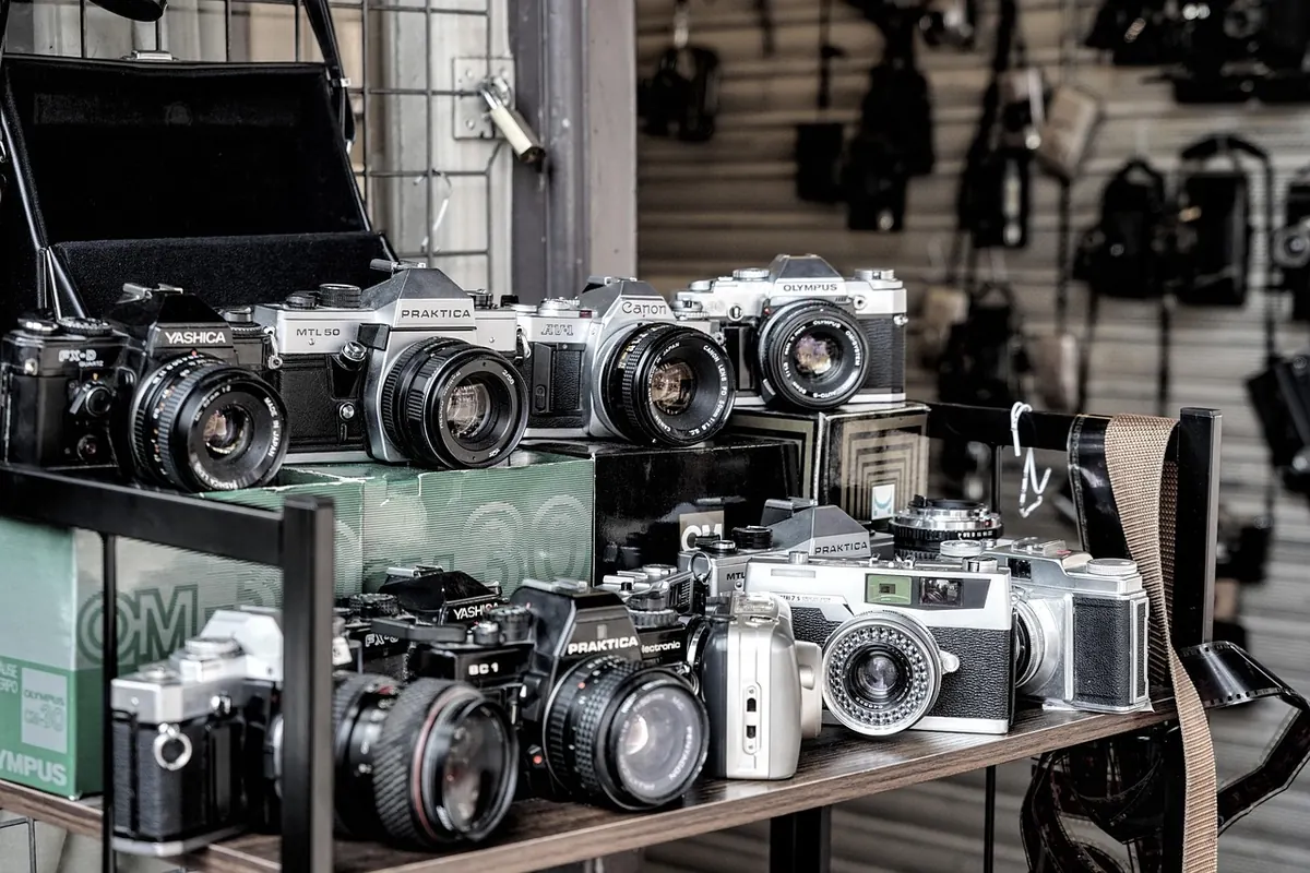 A 10-Point Checklist for Buying a Used Lens in the UK